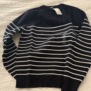 NWT Uniqlo Men's Navy and White size S Crewneck Sweater